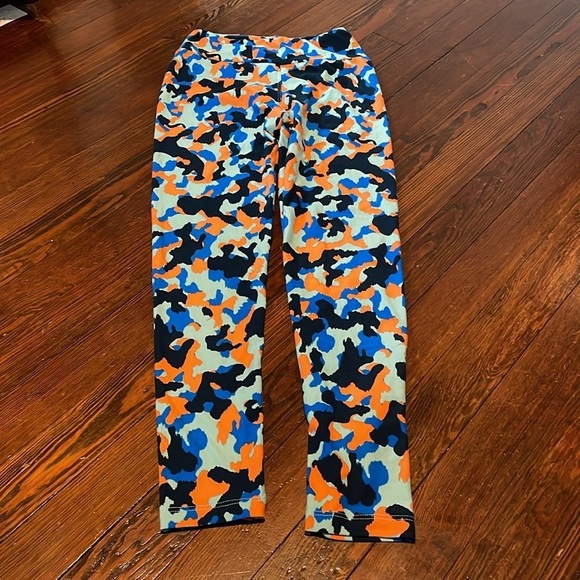 Lularoe Women’s Camo Leggings One Size - Picture 2 of 4
